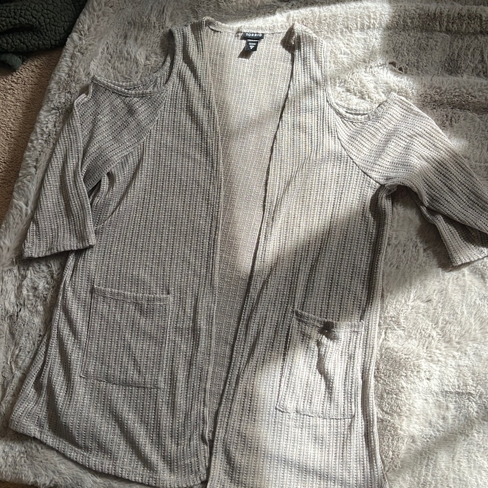 NWOT beautiful grey open shoulder torrid size 2
